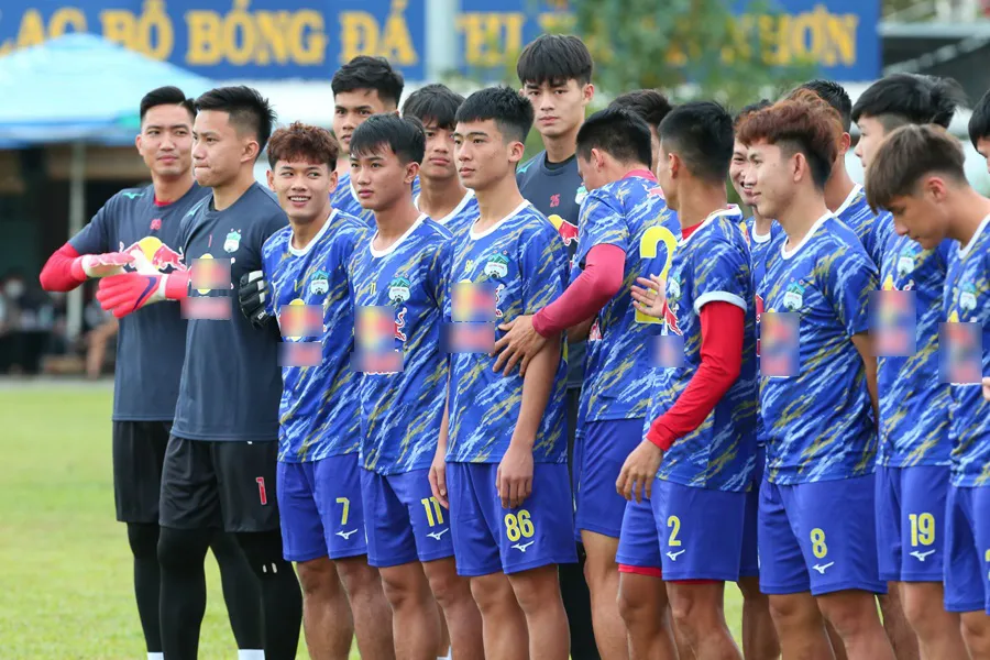 vi-sao-cau-thu-hoang-anh-gia-lai-khong-mac-ao-so-13-14-1