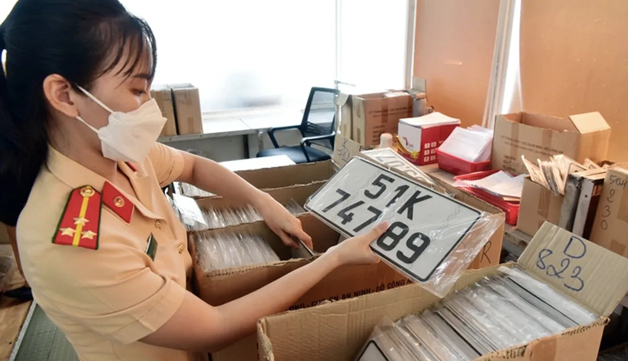 dang-ky-bien-so-dinh-danh-khong-can-chu-cu