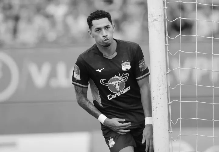 cau-thu-hoang-anh-gia-lai-duoc-boi-thuong-300-trieu-dua-ve-que-nha-an-tang-6