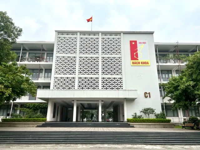 hoc-phi-5-nganh-co-diem-chuan-dai-hoc-2023-cao-nhat