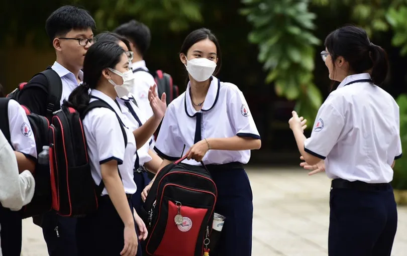 hom-nay-hoc-sinh-ca-nuoc-tuu-truong-buoc-vao-nam-hoc-moi