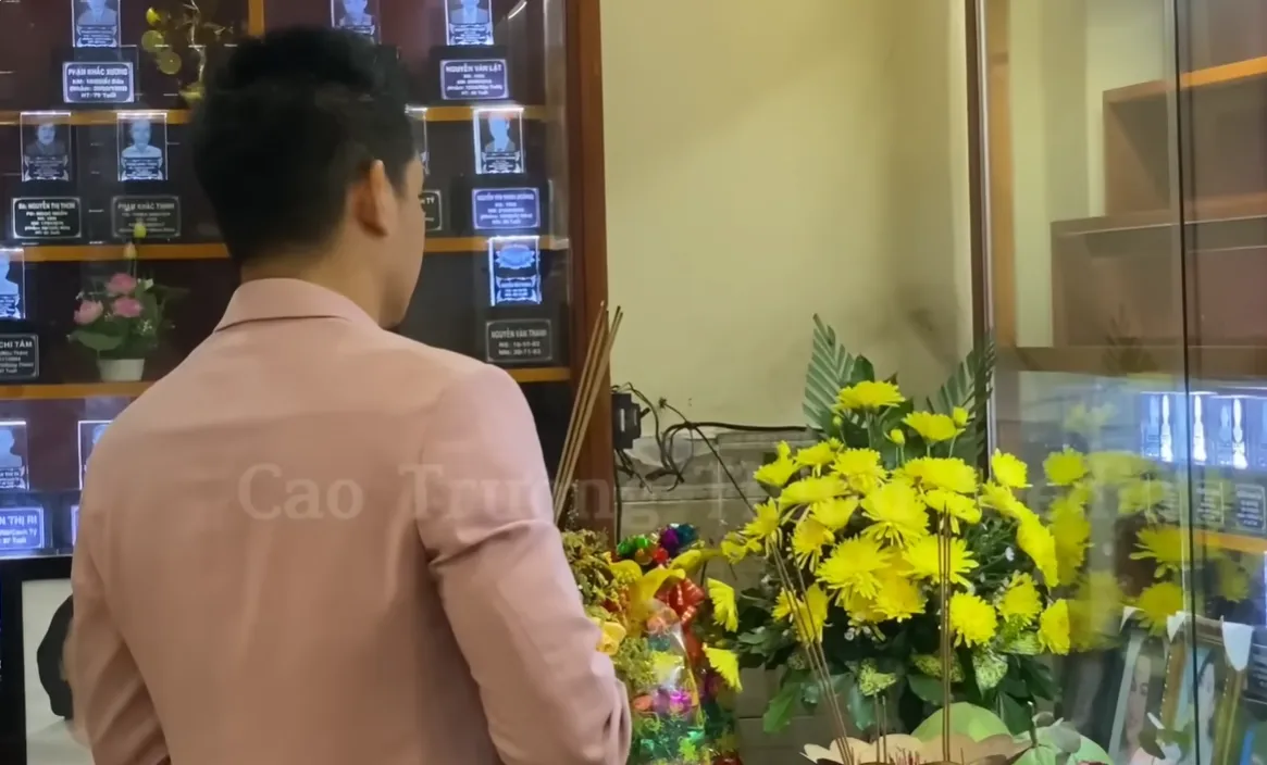 phung-ngoc-huy-thap-nhang-cho-mai-phuong-sau-8-nam-xa-cach-1