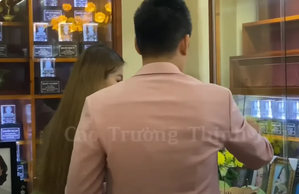 phung-ngoc-huy-thap-nhang-cho-mai-phuong-sau-8-nam-xa-cach-2