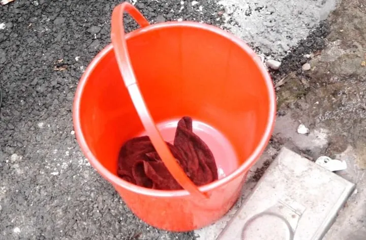 ba-cuu-chau-5-thang-tuoi-khoi-dam-chay-nho-chiec-xo-va-soi-day