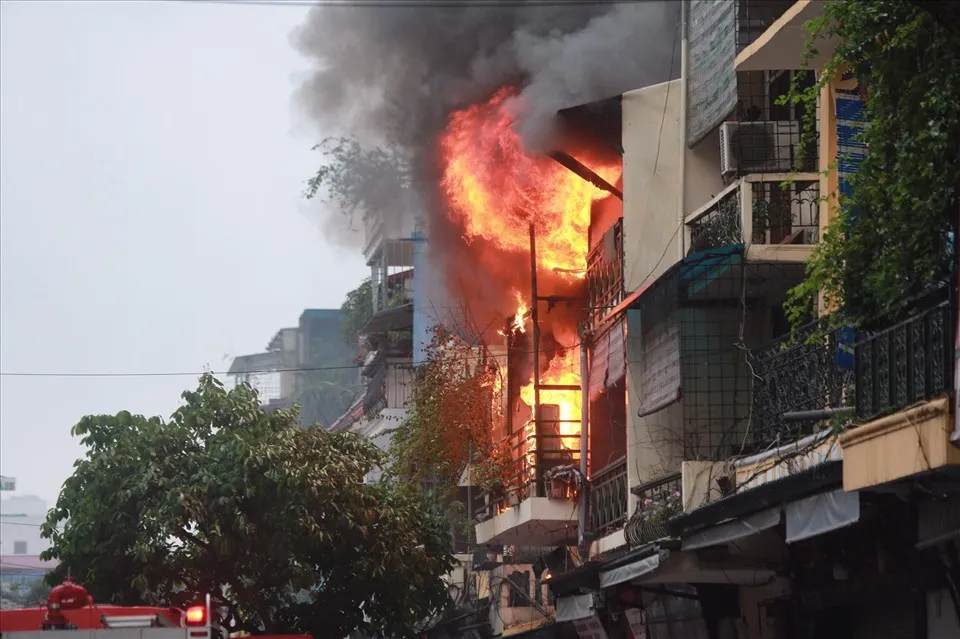 ba-cuu-chau-5-thang-tuoi-khoi-dam-chay-nho-chiec-xo-va-soi-day-2