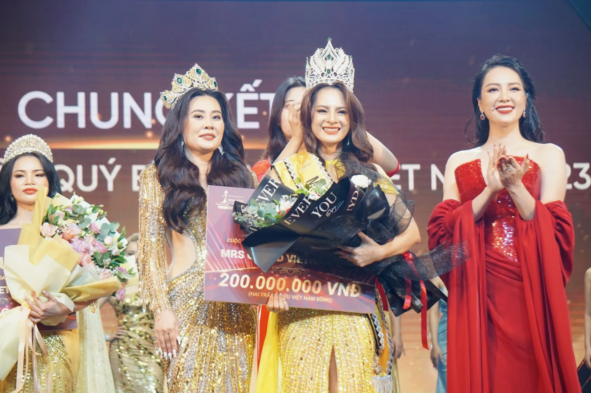 them-mot-hoa-hau-dang-quang-nam-nay-da-38-tuoi-mac-chung-tram-cam-