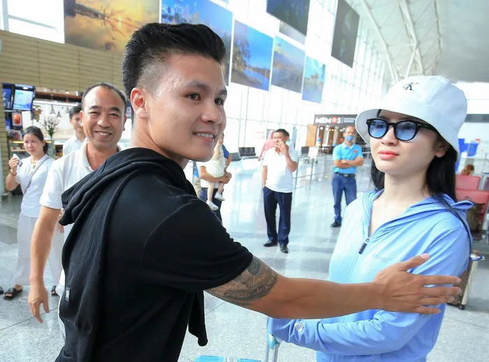 quang-hai-cau-hon-ban-gai-sap-ve-chung-nha-3