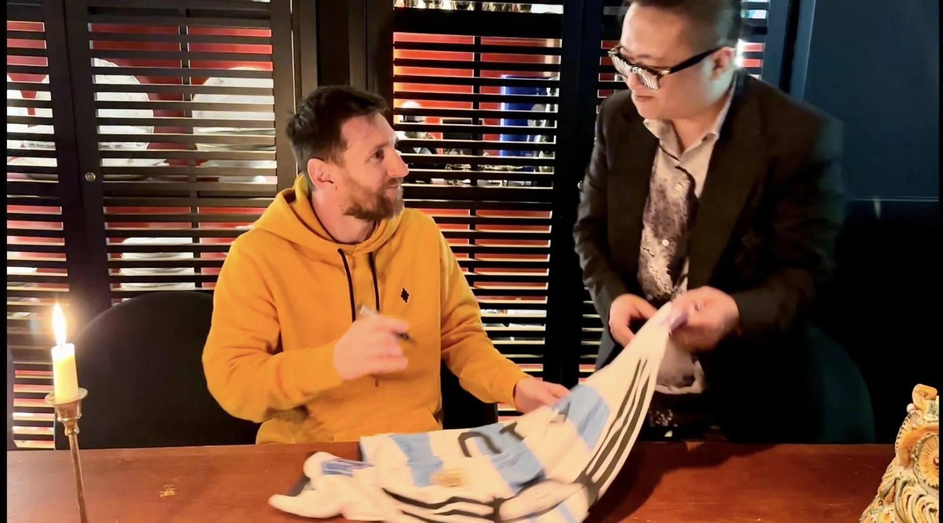 doanh-nhan-dua-jack-di-gap-messi-len-tieng-ve-on-ao-1