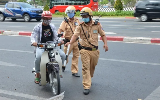 canh-sat-giao-thong-duoc-dung-xe-trong-truong-hop-nao-1