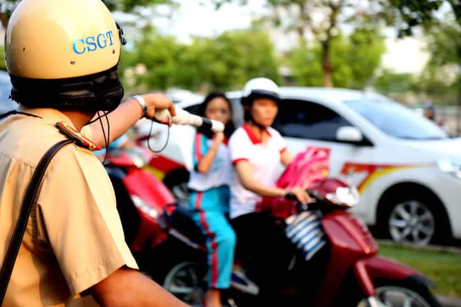 canh-sat-giao-thong-duoc-dung-xe-trong-truong-hop-nao