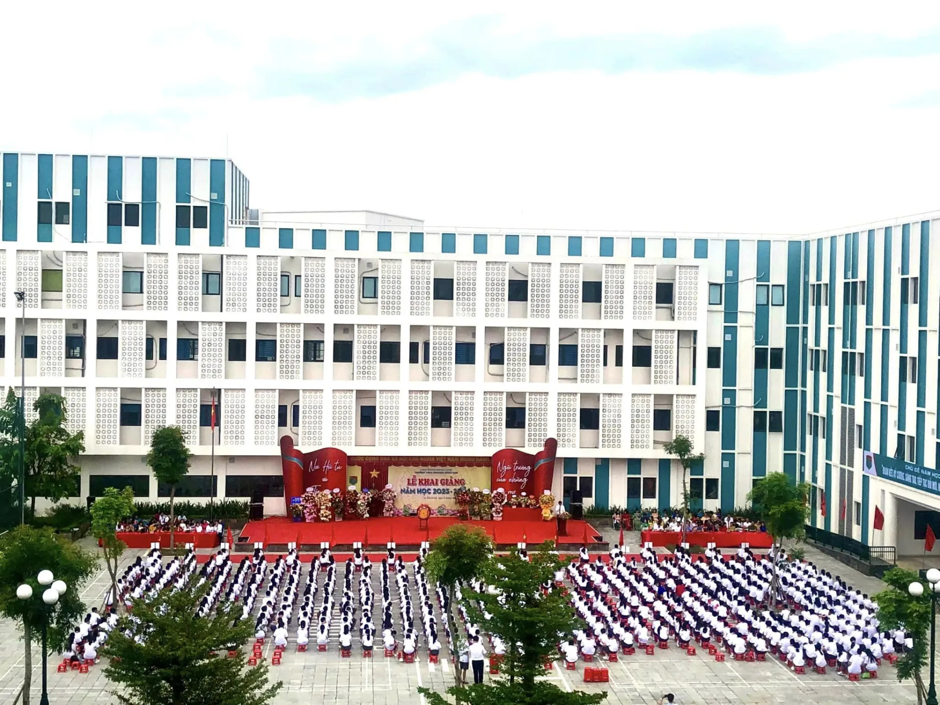 khai-giang-nam-hoc-moi-nang-phu-cap-cho-giao-vien