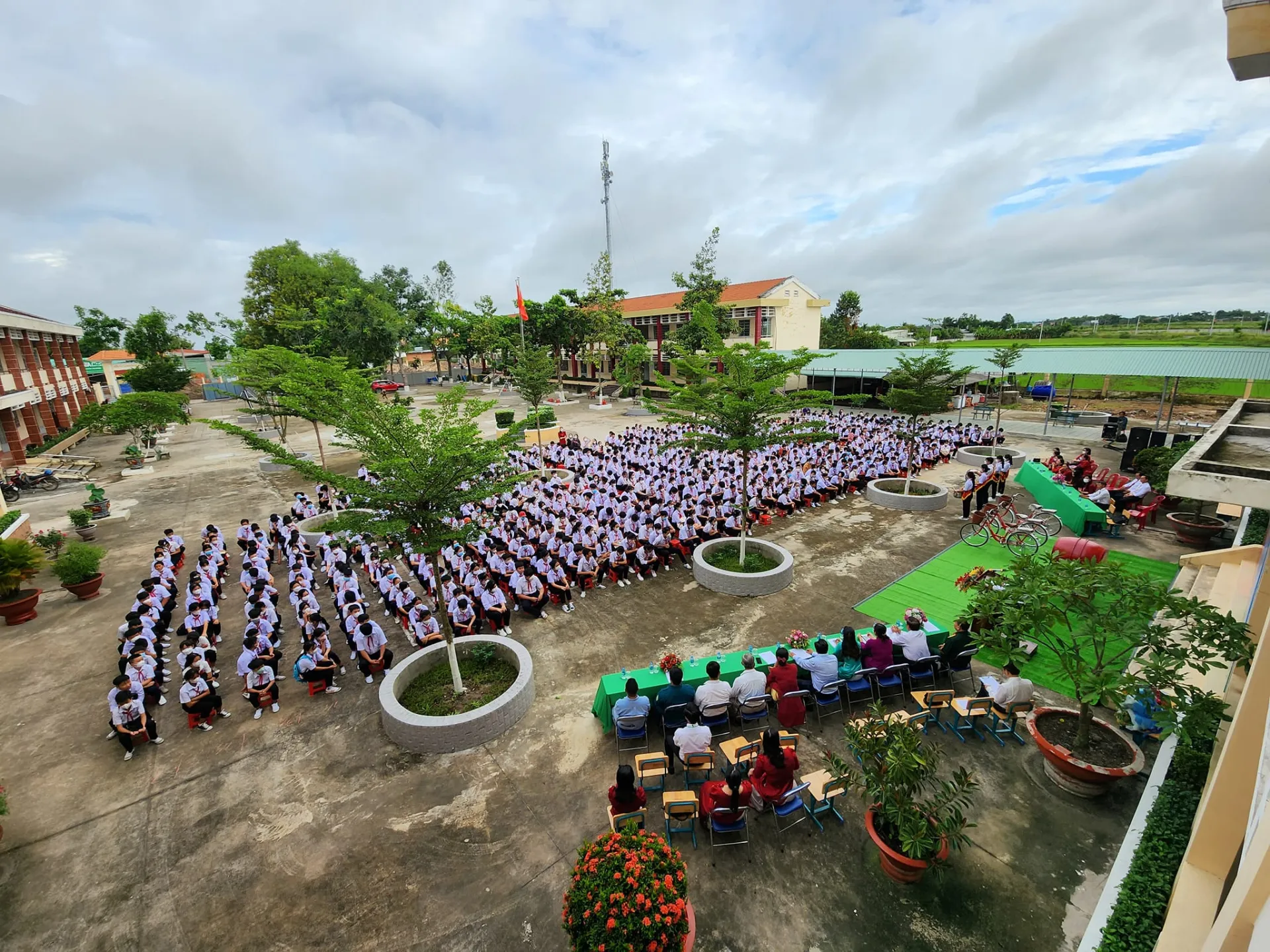 khai-giang-nam-hoc-moi-nang-phu-cap-cho-giao-vien-2