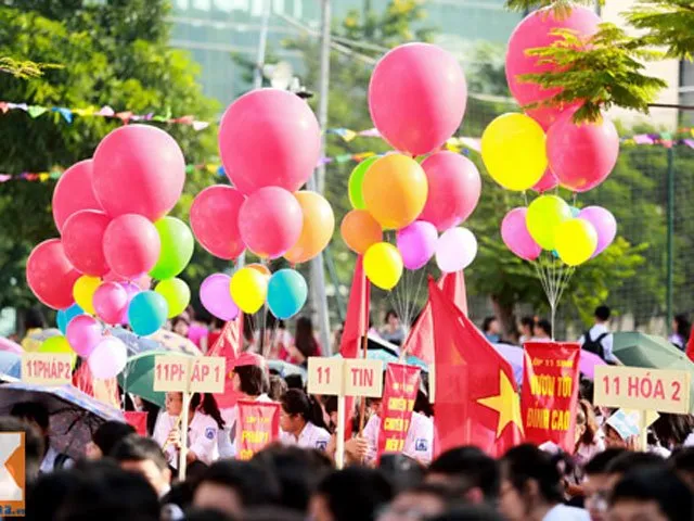 no-bong-bay-trong-le-khai-giang-2