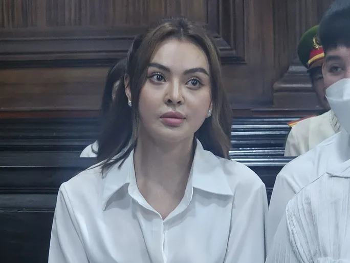 trang-nemo-trang-diem-ky-den-nghe-toa-xu-vu-an-voi-chi-khanh-3