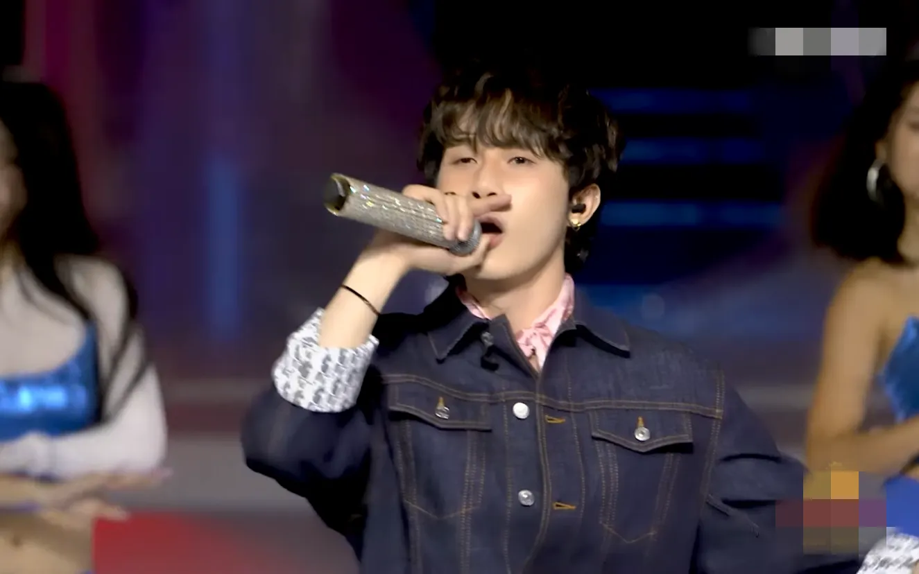 my-tam-huong-ung-siu-black-nhung-roi-di-khi-jack-bieu-dien-2