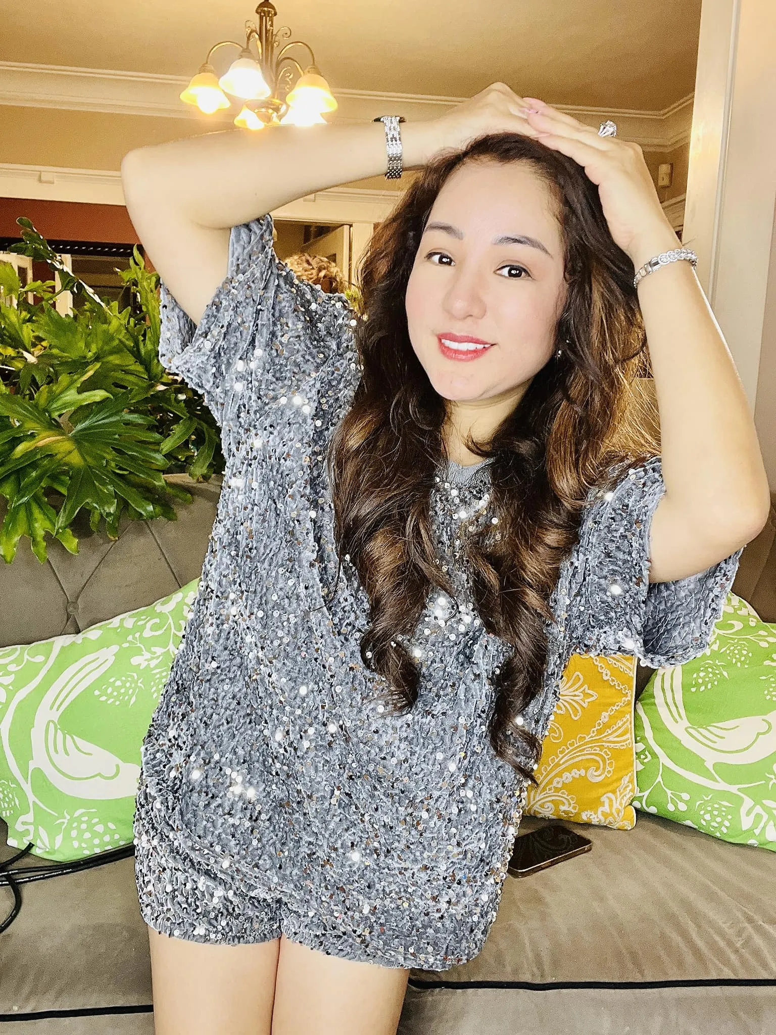 dien-vien-hai-thuy-nga-gay-tranh-cai-vi-1-buc-anh-2