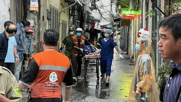 chay-chung-cu-mini-o-ha-noi-nhieu-nguoi-may-man-thoat-nan