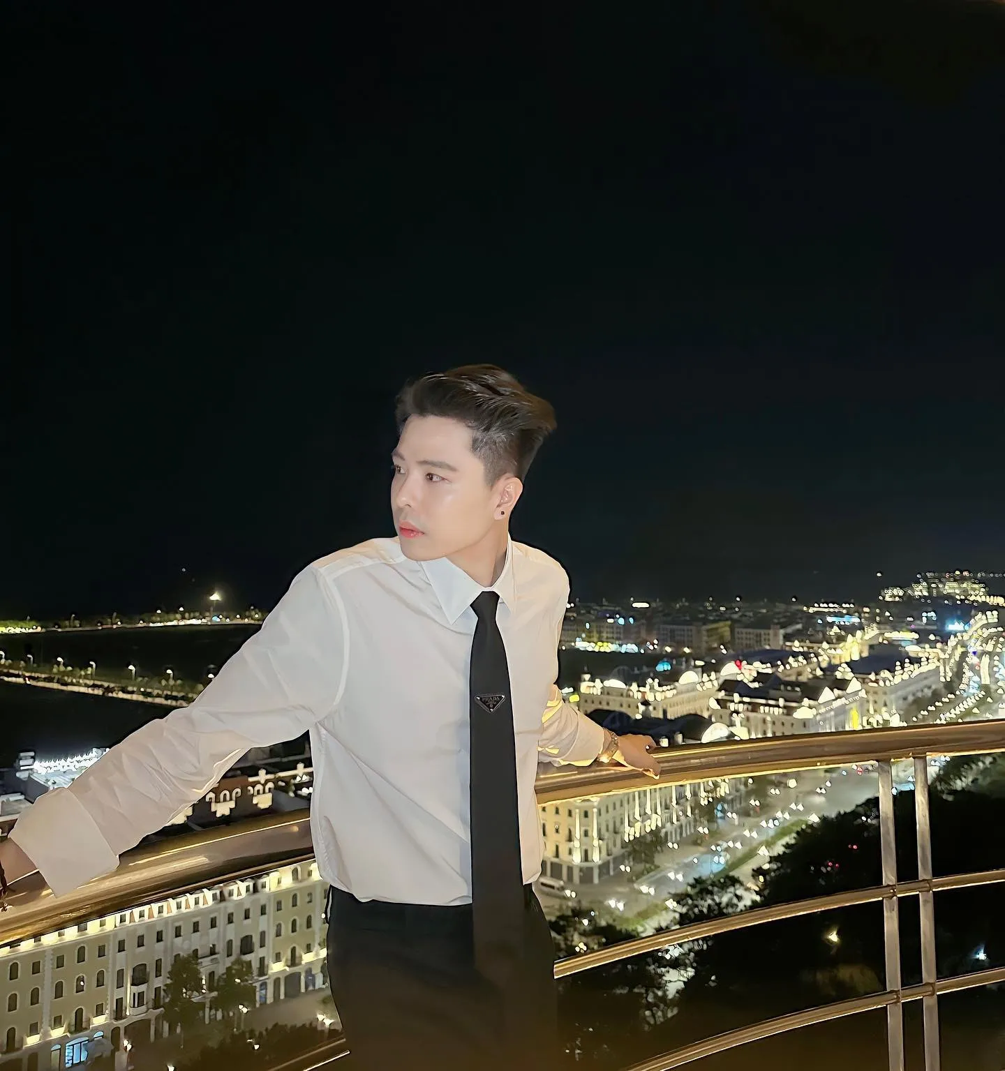 trinh-thang-binh-len-tieng-viec-bi-liet-nua-mat-1