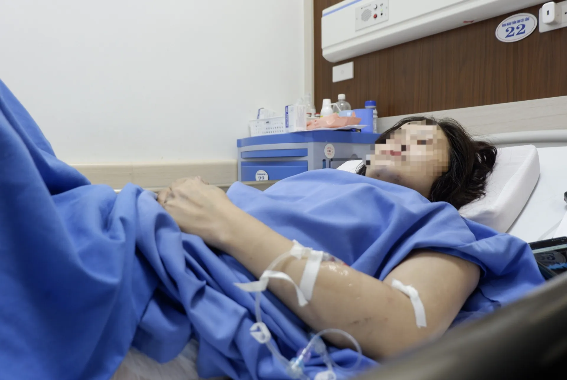 nguoi-phu-nu-nhay-tu-tang-cao-chung-cu-mini-qua-con-nguy-kich