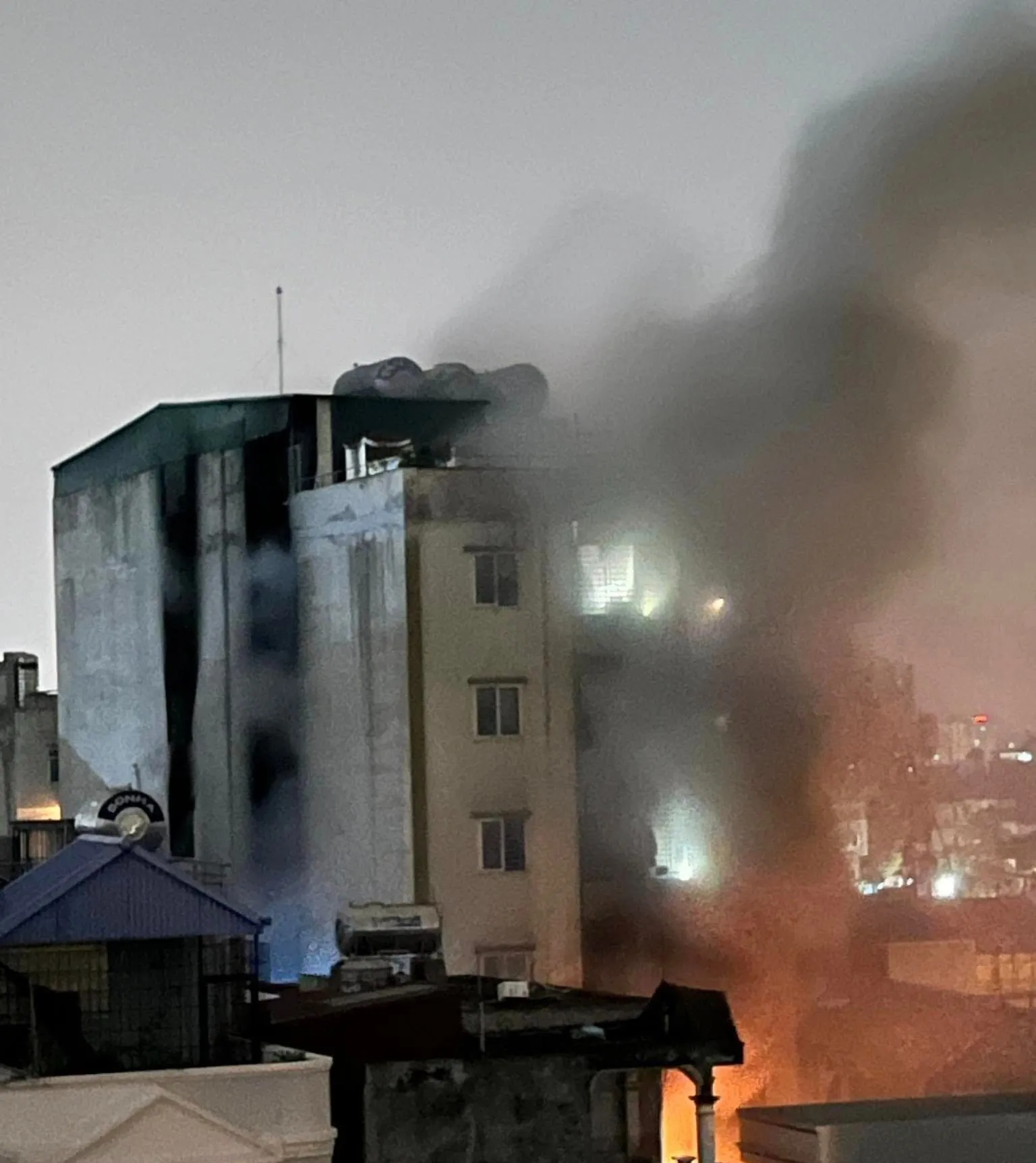 nguoi-phu-nu-nhay-tu-tang-cao-chung-cu-mini-qua-con-nguy-kich-1