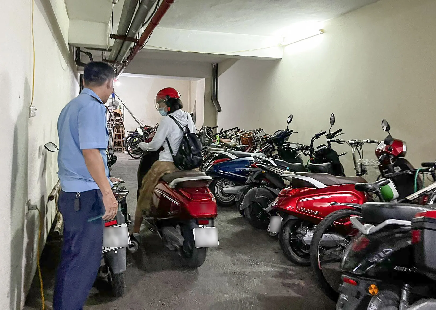 cam-sac-xe-dien-sau-vu-chay-chung-cu-mini-o-khuong-ha-1