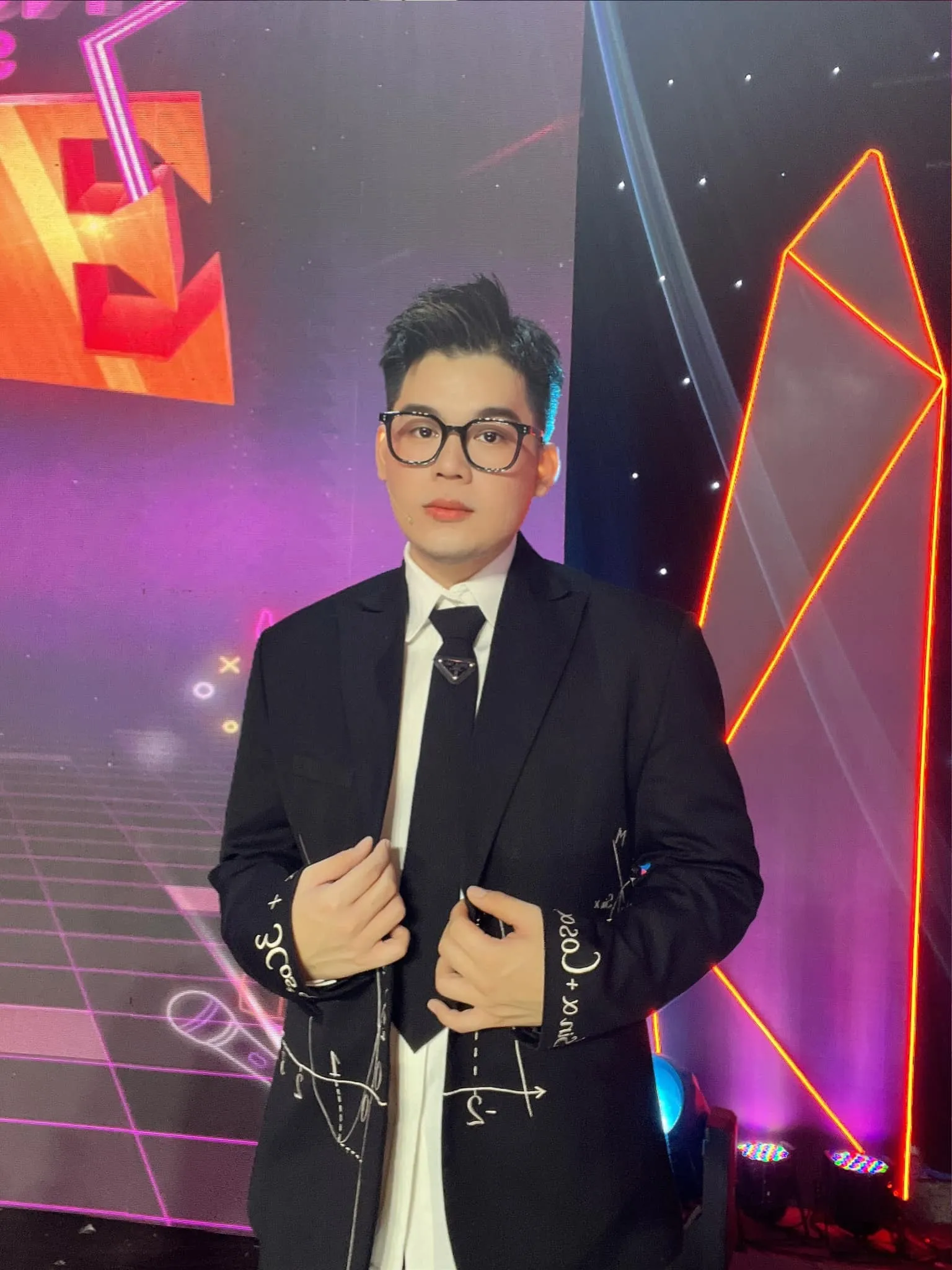 long-chun-chia-se-ve-cong-viec-livestream-trong-phim-moi-6