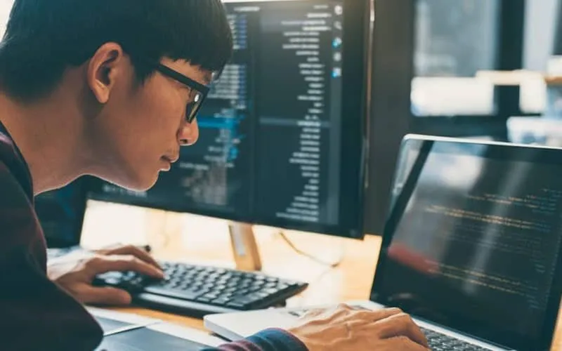 nganh-IT-thieu-gan-200000-nhan-su-luong-hon-tram-trieu-moi-thang-1