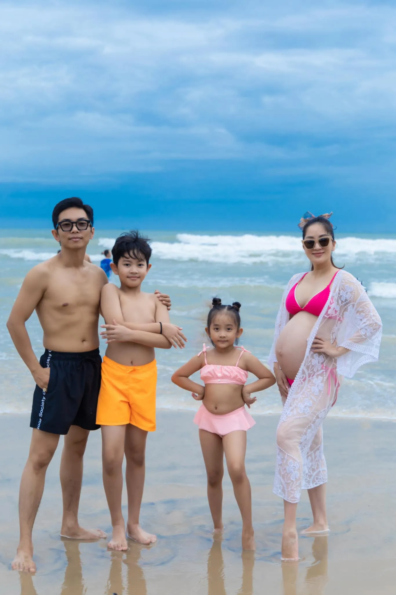 khanh-thi-co-dong-thai-la-sau-khi-sinh-con-o-tuoi-41-4.jpg
