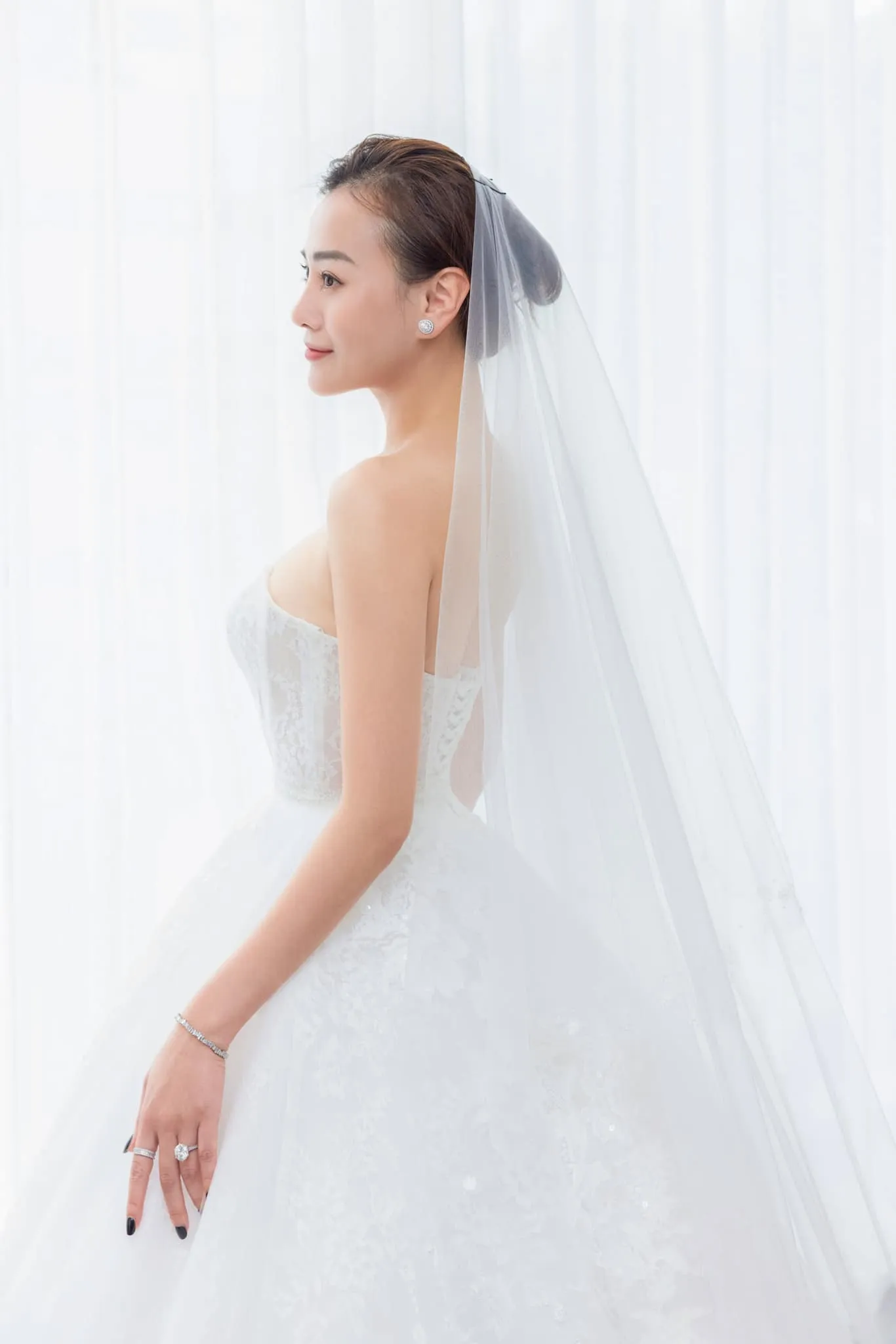 phuong-oanh-di-thu-vay-cuoi-chuan-bi-to-chuc-hon-le-voi-shark-binh-5