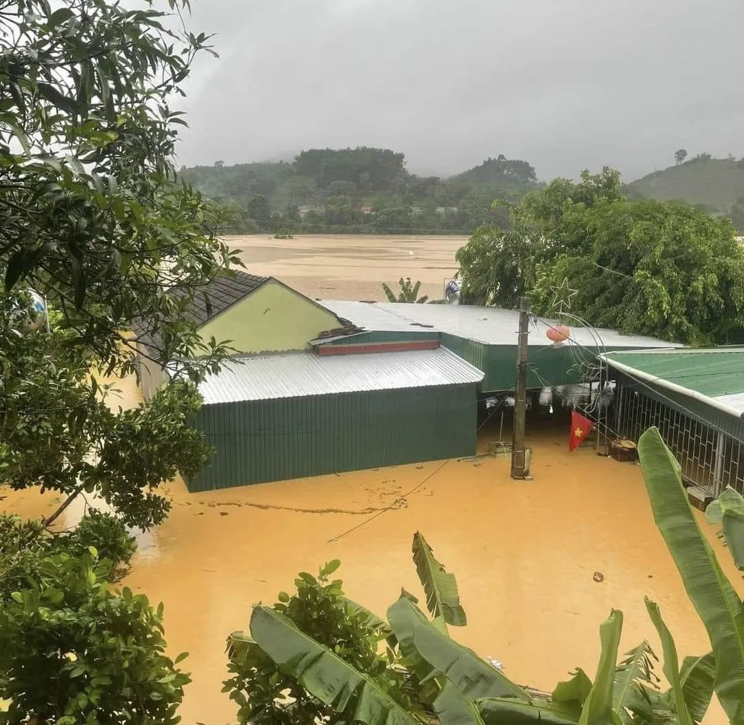 san-phu-o-nghe-an-sinh-con-giua-mua-lu-2