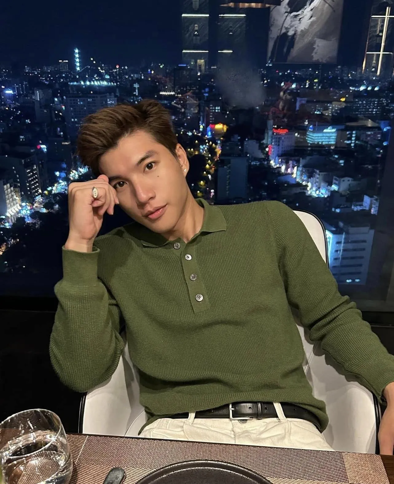 hieu-thu-hai-vuong-tin-don-hen-ho-huong-giang-1