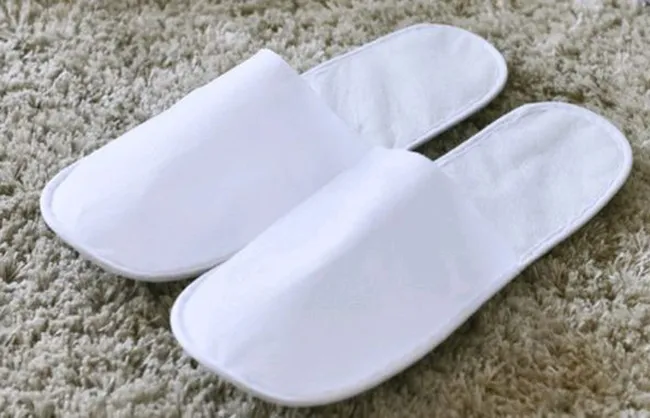 3-mon-do-co-the-mang-di-khi-su-dung-khach-san-1