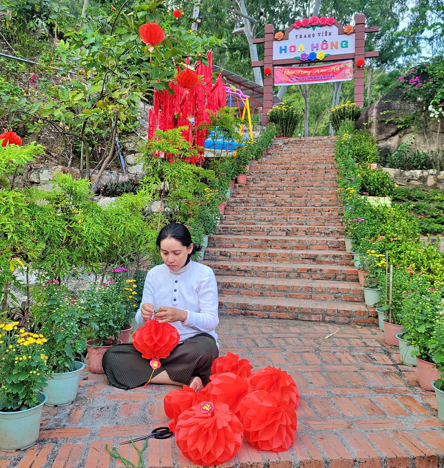 nguoi-phu-nu-lam-cong-viec-la-lung-khong-duoc-tra-luong-2