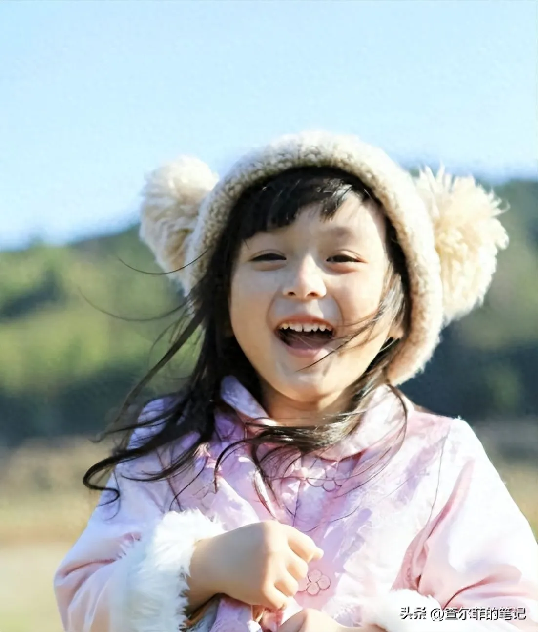 em-be-xinh-dep-kiem-trieu-do-tu-guong-mat-lon-len-the-nao-13