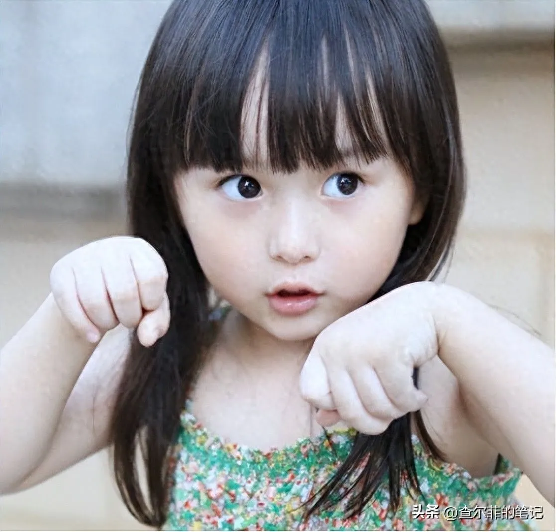 em-be-xinh-dep-kiem-trieu-do-tu-guong-mat-lon-len-the-nao-14