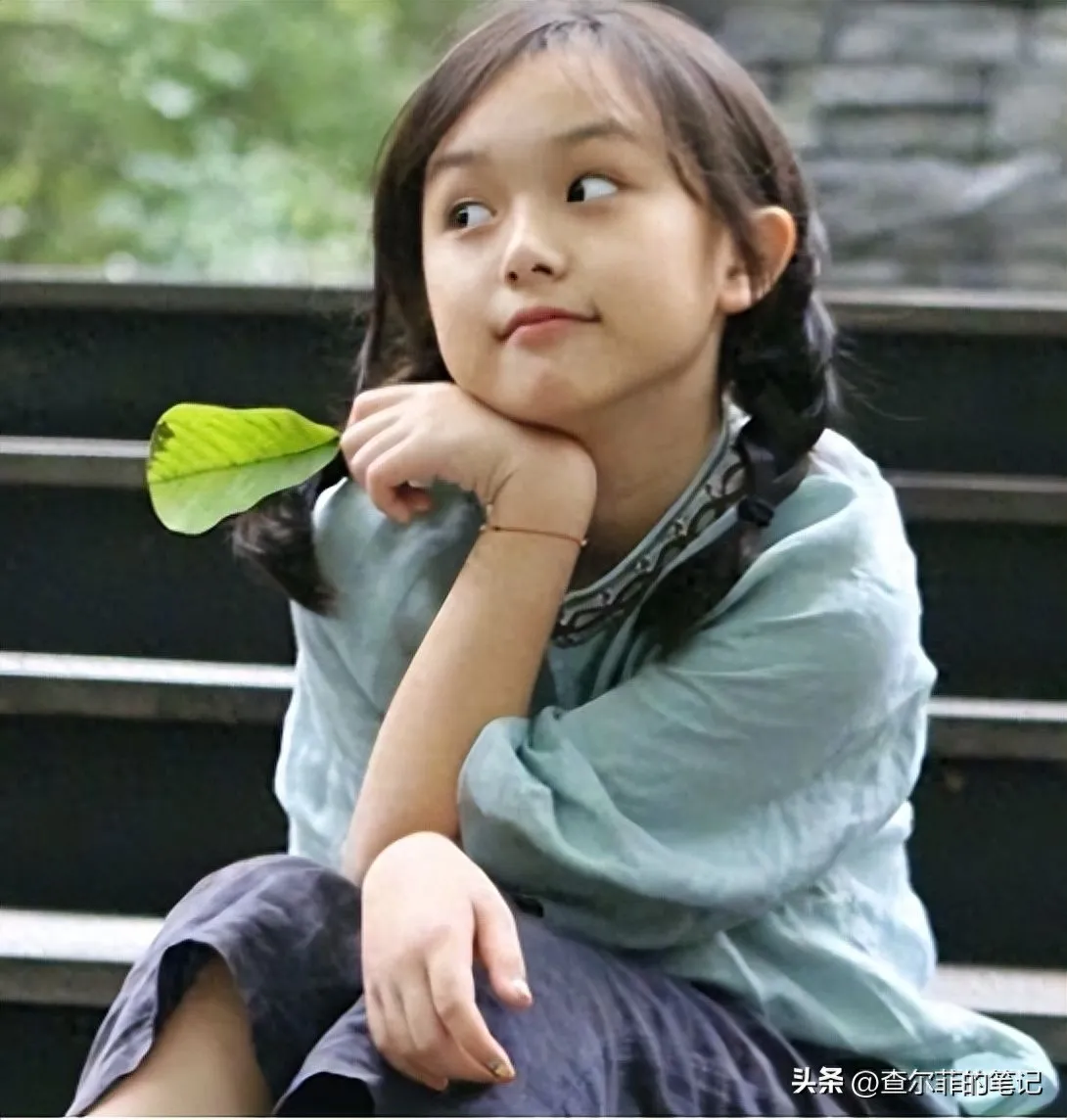 em-be-xinh-dep-kiem-trieu-do-tu-guong-mat-lon-len-the-nao-9