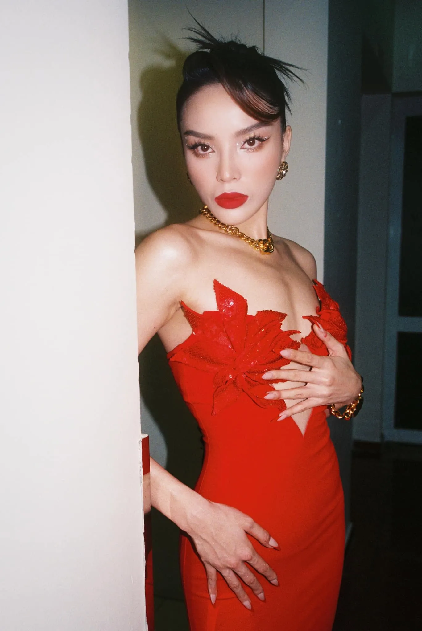 hoa-hau-ky-duyen-bi-ky-luat-vi-hut-bong-cuoi-2