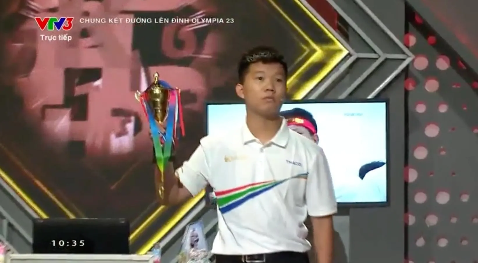 chung-ket-duong-len-dinh-olympia-nam-2023-len-xuan-manh-2