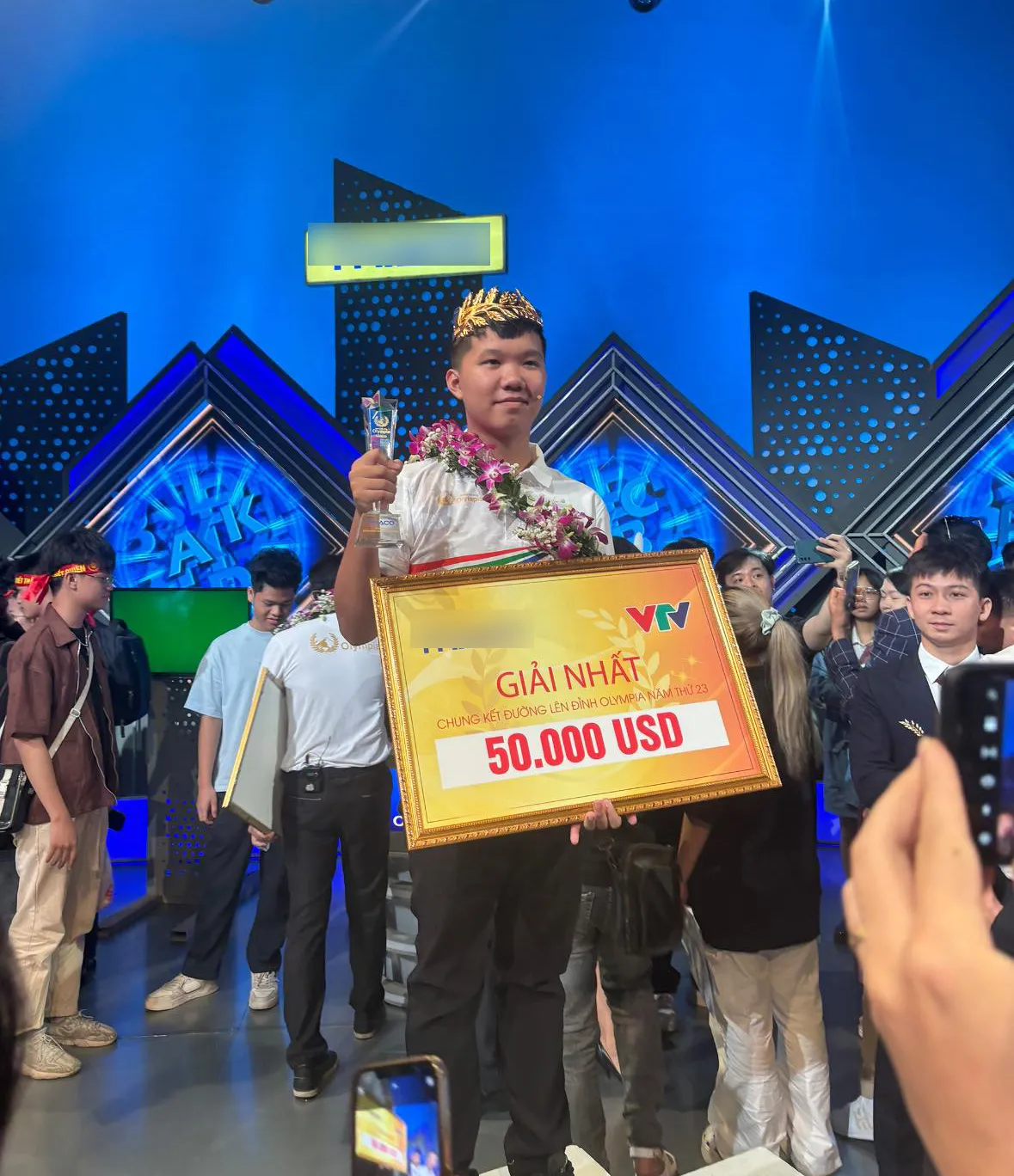 tranh-cai-cau-hoi-chung-ket-duong-len-dinh-olympia-2023