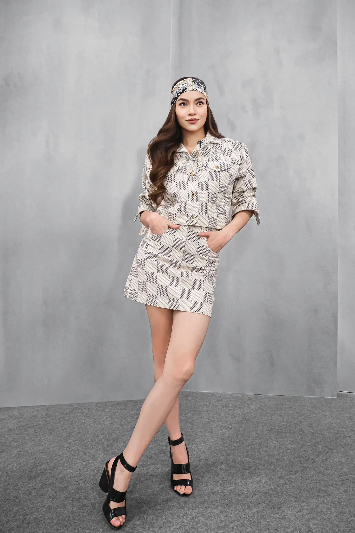 huong-giang-thue-ve-si-vi-so-ho-ngoc-ha-giat-toc-gia-2