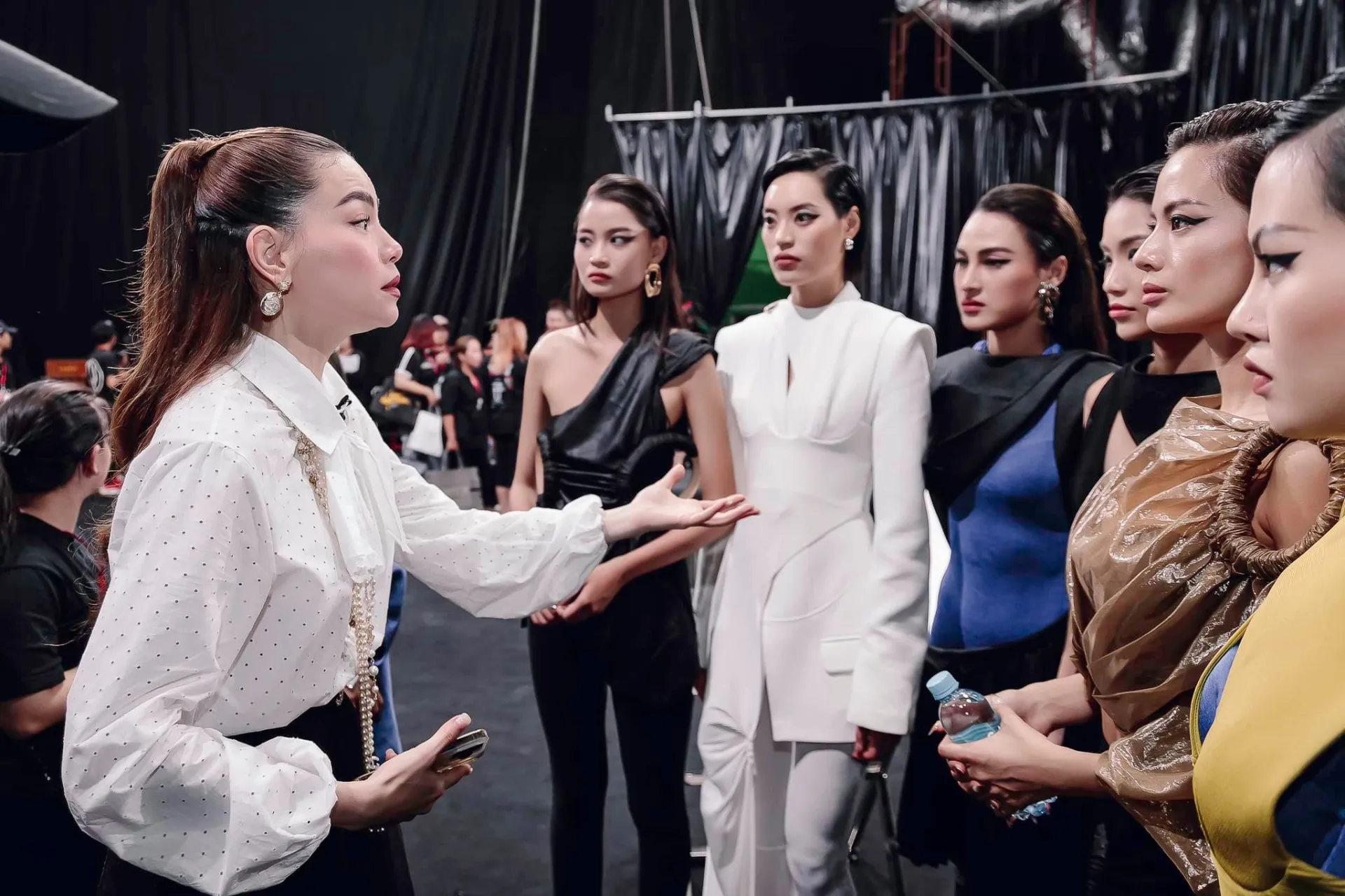 lam-chau-team-ho-ngoc-ha-xin-loi-vi-thai-do-loi-lom-3