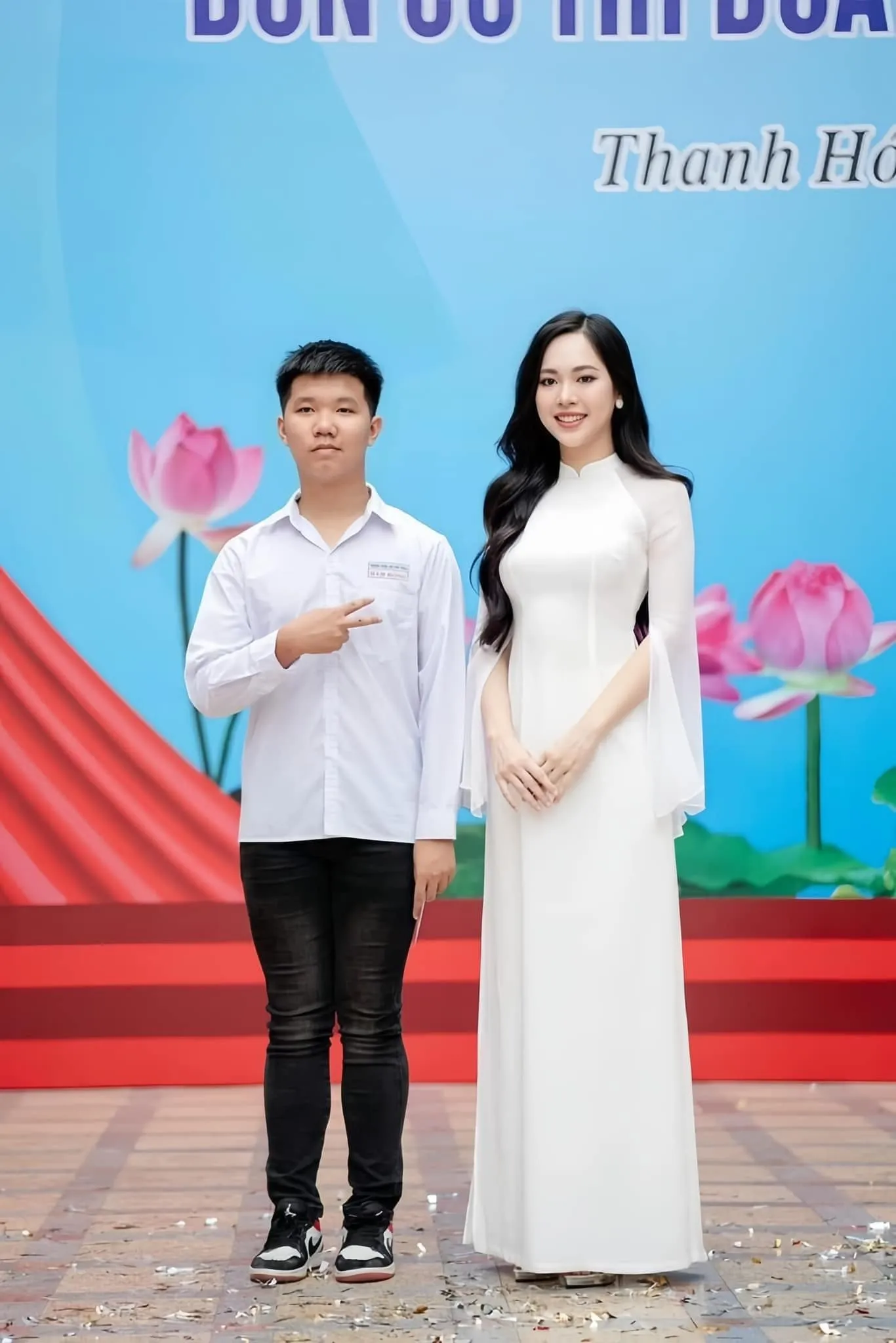 truong-cap-3-cau-quan-quan-duong-len-dinh-olympia-va-cac-a-hau-1