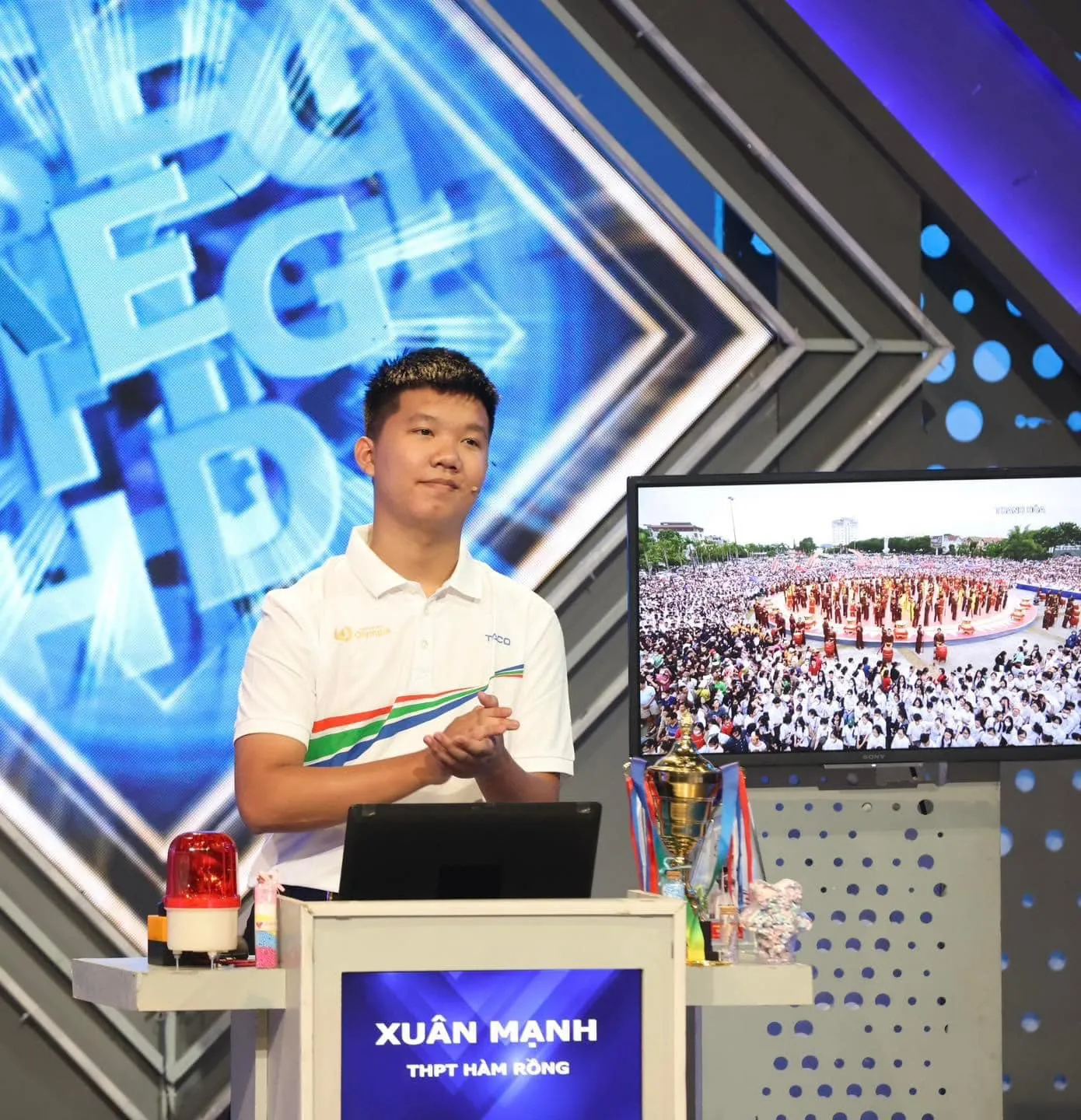 truong-cap-3-cau-quan-quan-duong-len-dinh-olympia-va-cac-a-hau-3