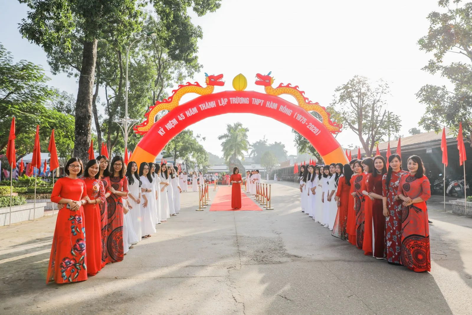 truong-cap-3-cau-quan-quan-duong-len-dinh-olympia-va-cac-a-hau-4
