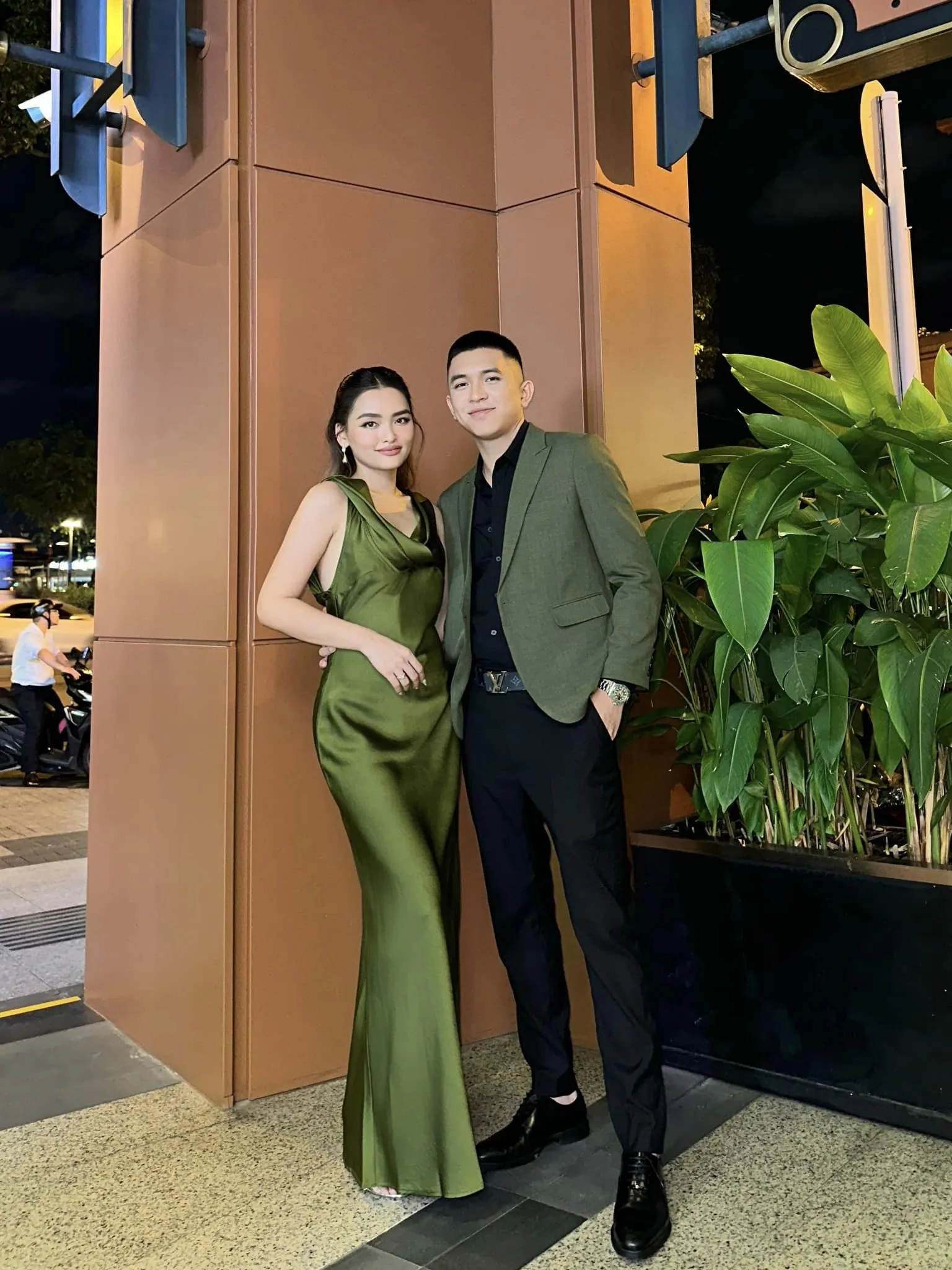 richkid-bi-bo-me-lua-nha-ngheo-lon-len-moi-biet-gia-dinh-giau-nut-vach-1