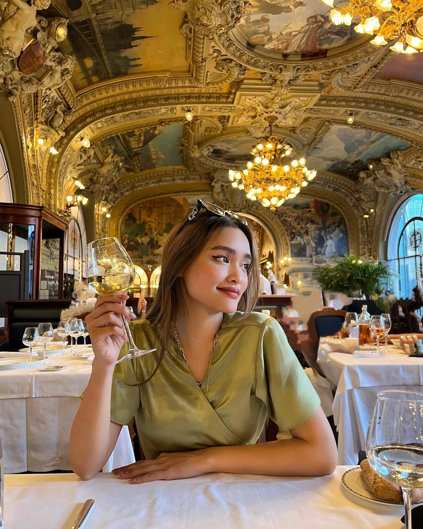 richkid-bi-bo-me-lua-nha-ngheo-lon-len-moi-biet-gia-dinh-giau-nut-vach-4