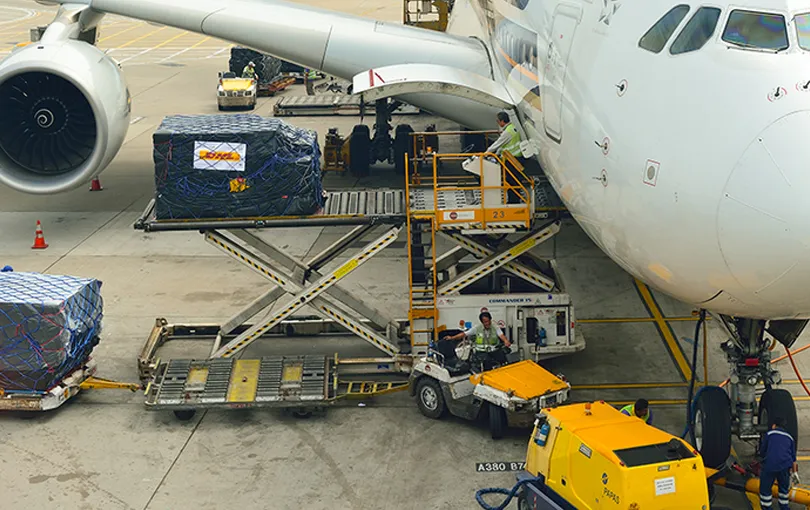 vi-sao-cua-len-may-bay-thuong-phia-ben-tay-trai-1