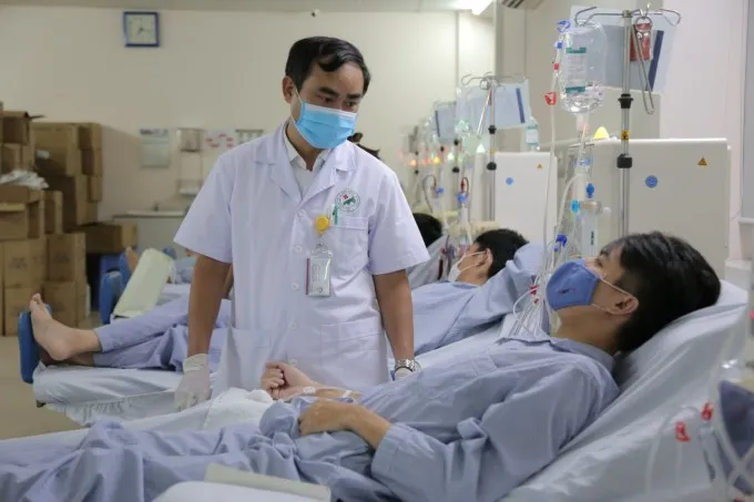 co-gai-21-tuoi-mac-benh-than-va-gan-vi-thoi-quen-uong-ruou-bia