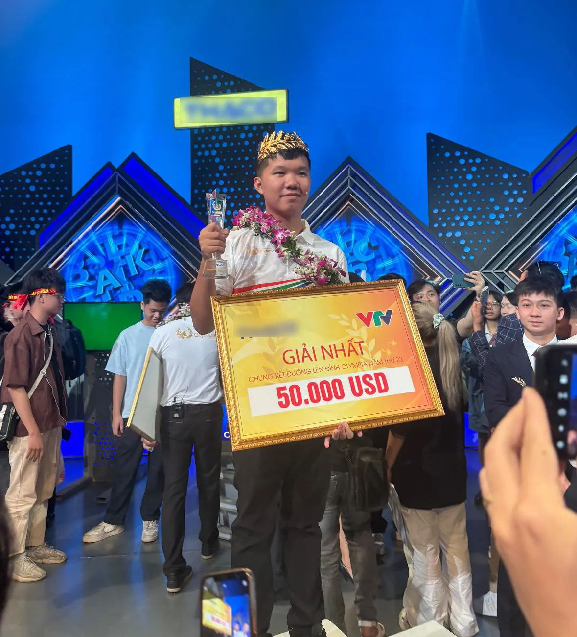 quan-quan-olympia-nam-2023-doi-vong-nguyet-que-ap-luc-nhu-doi-vuong-mien-hoa-hau