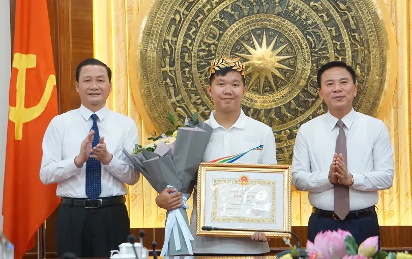 quan-quan-olympia-nam-2023-doi-vong-nguyet-que-ap-luc-nhu-doi-vuong-mien-hoa-hau-3